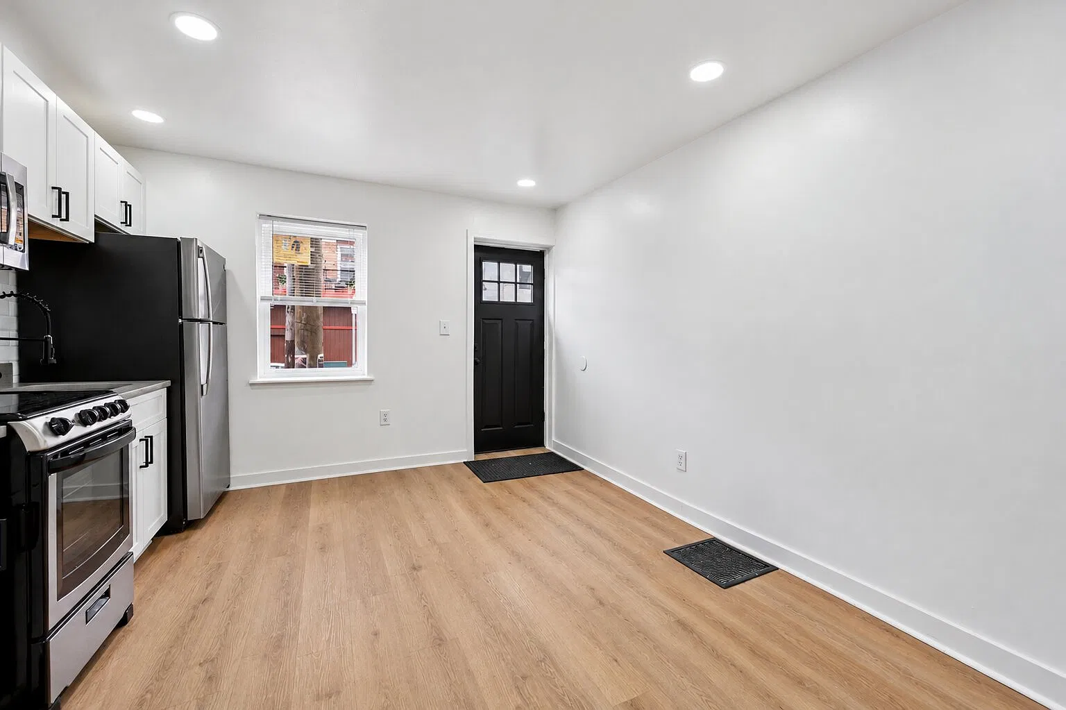 2 bed, 700 sqft, $1,700 — Photo 4