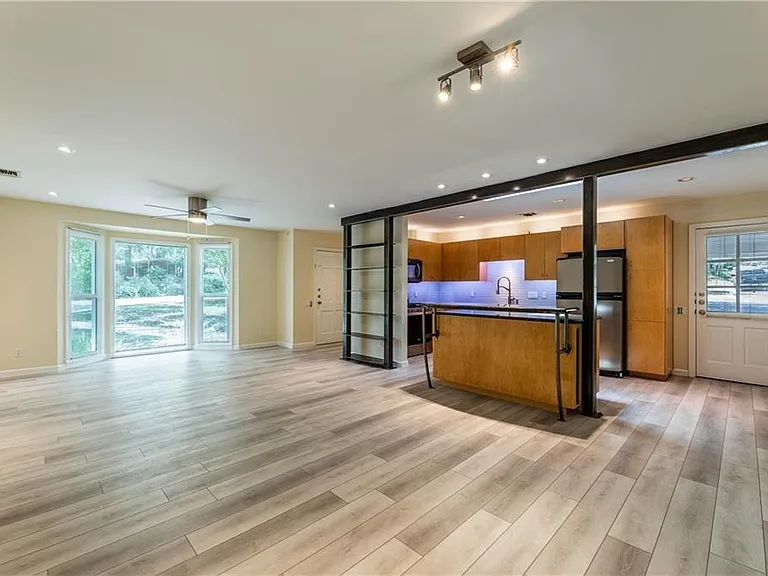 1704 Emilie Ln — Photo 7