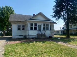 111 E Gridley Rd, El Paso, IL 61744