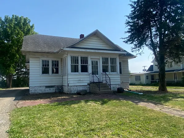 111 E Gridley Rd, El Paso, IL 61744