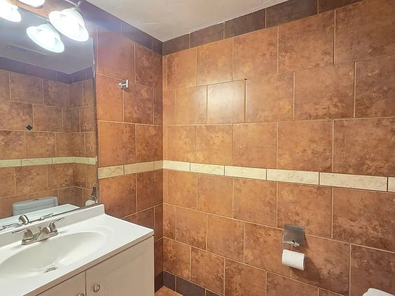 5621 N Hemlock St — Photo 28