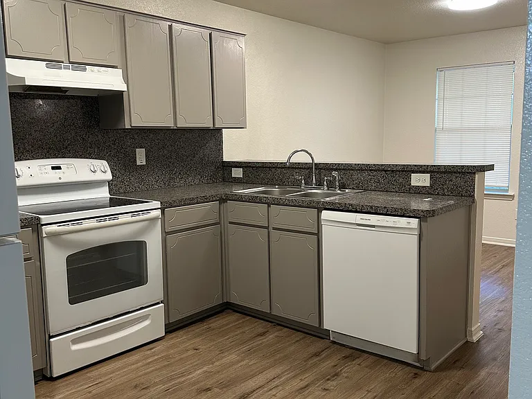 304 N Ann Blvd #B — Photo 3