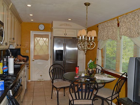 5th image of 1594 Church St