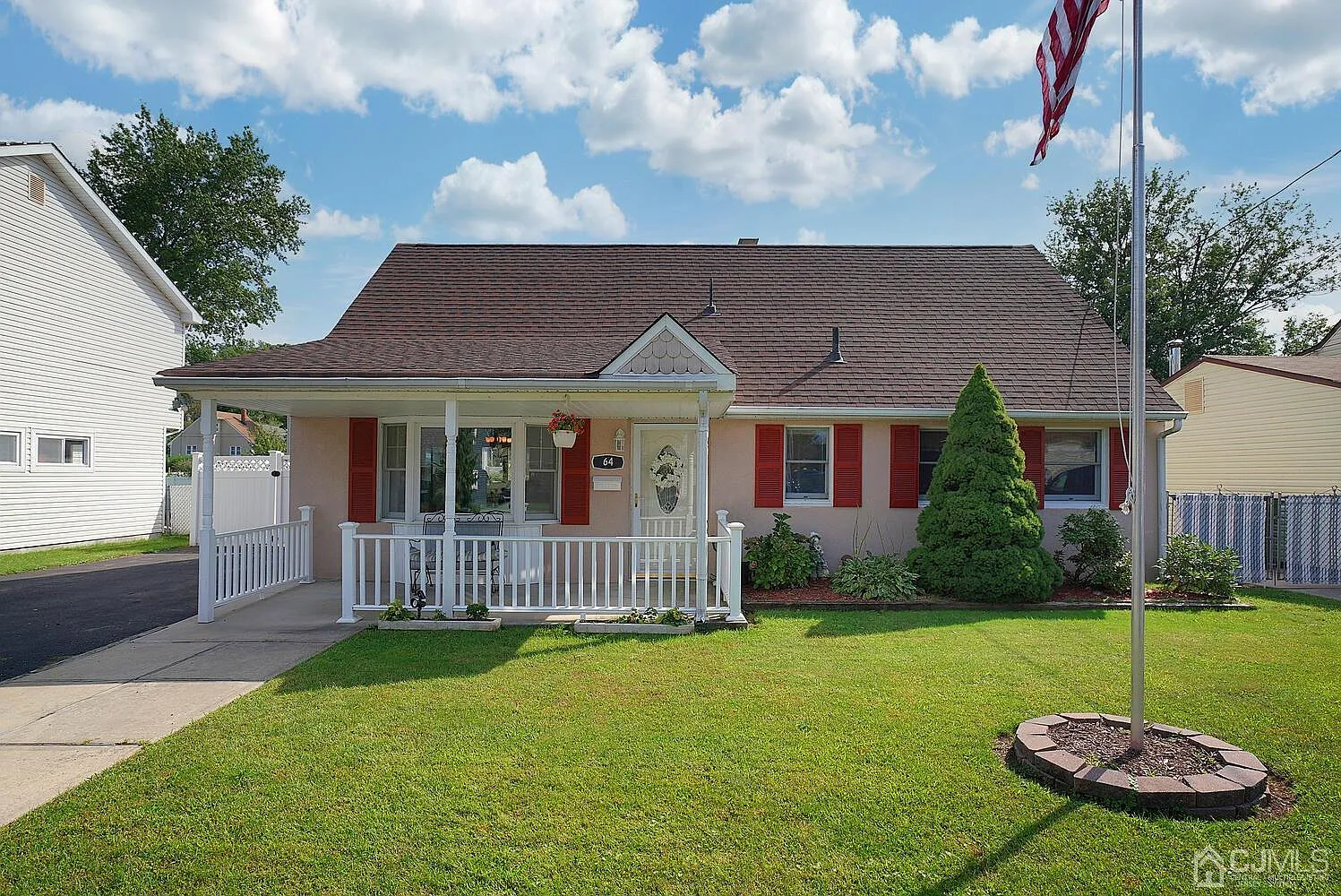 64 W Arthur Pl photo 1