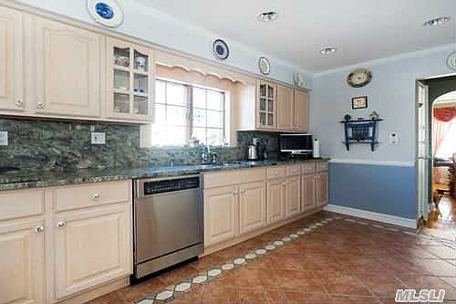 5th image of 1132 Admont Ave