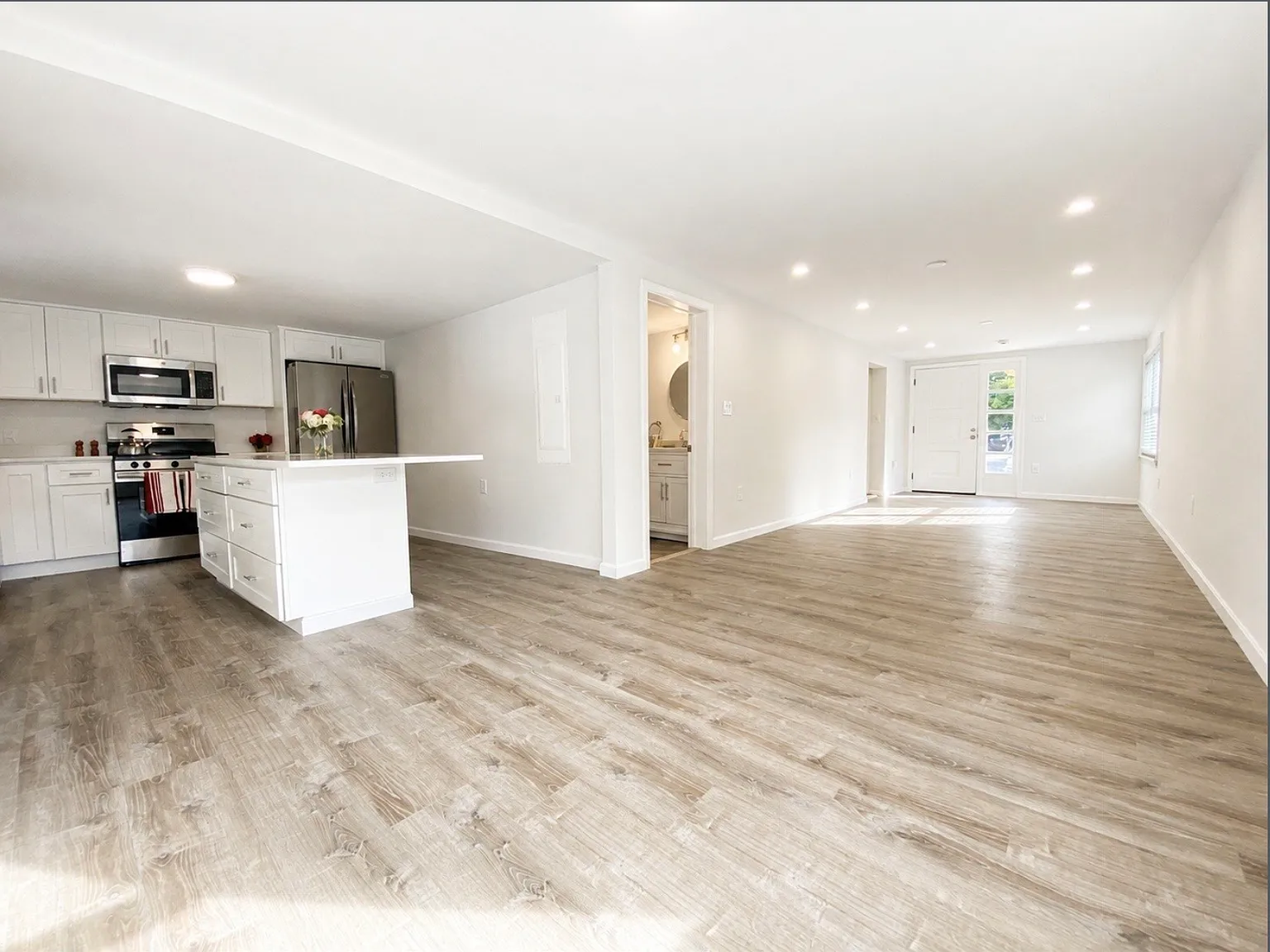 3 bed, 1.5 bath, 1237 sqft, $3,000 — Photo 4