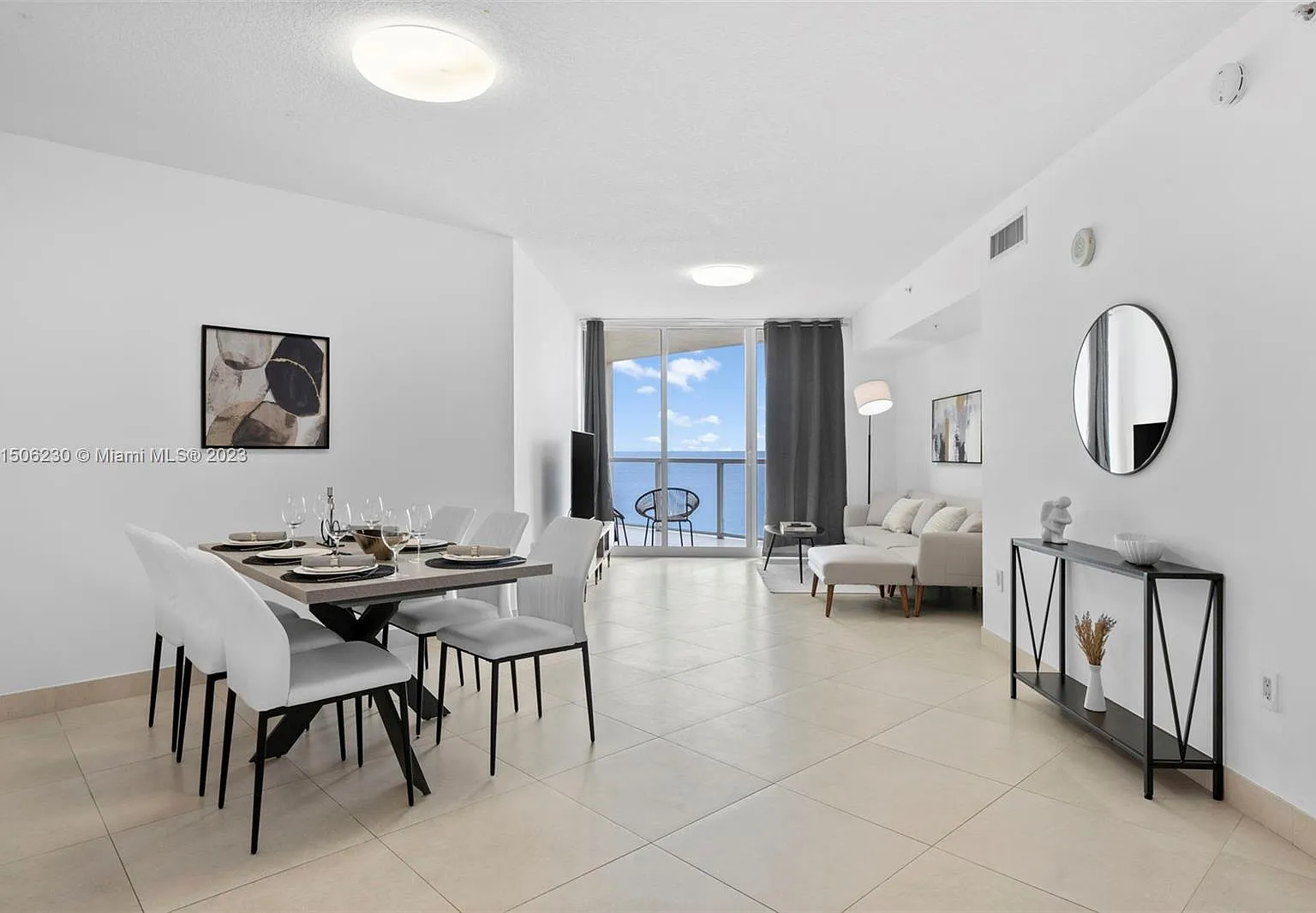 La Perla Condo — Photo 3