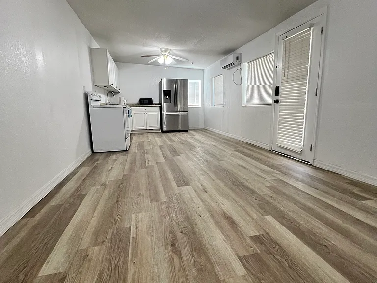 1835 Lynncrest Rd #2 — Photo 4