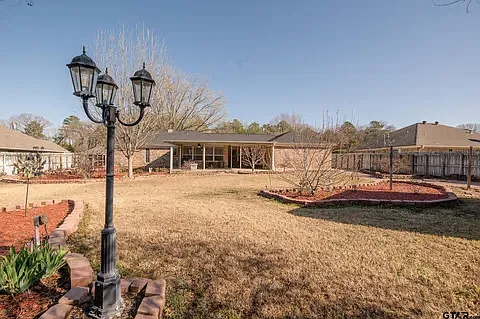 3863 Lamb Dr — Photo 2