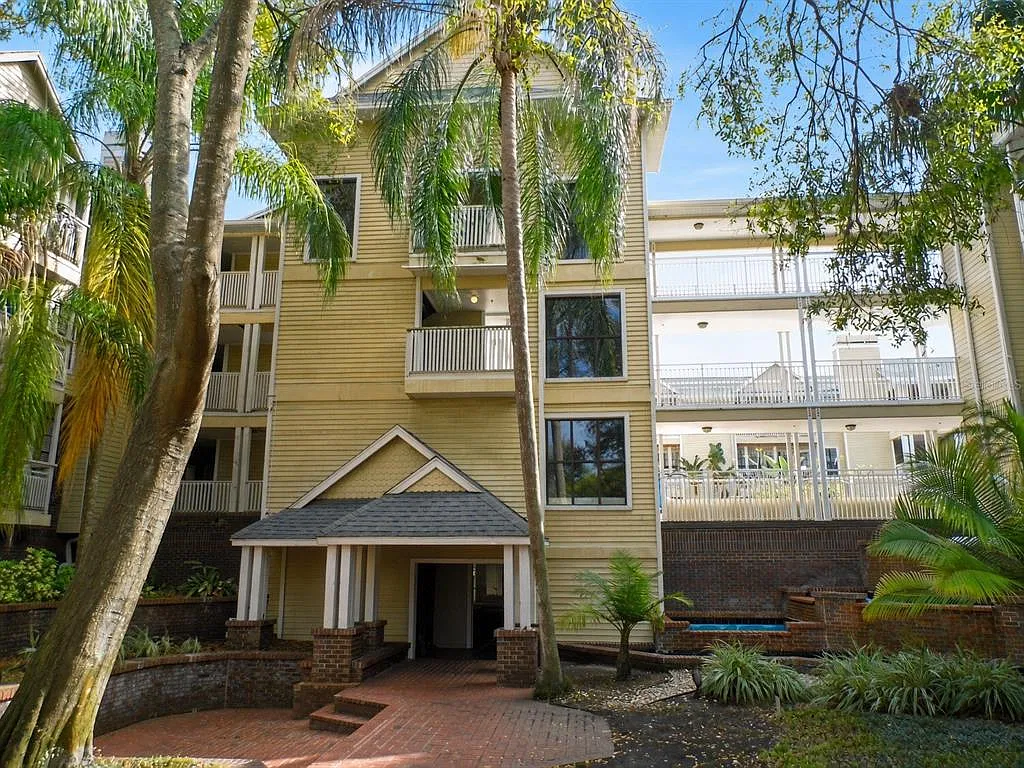 1 bed, 1.0 bath, 631 sqft, $1,995 — Photo 2