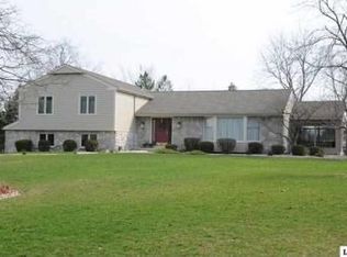 600 Meadowbrook Dr, Adrian, MI