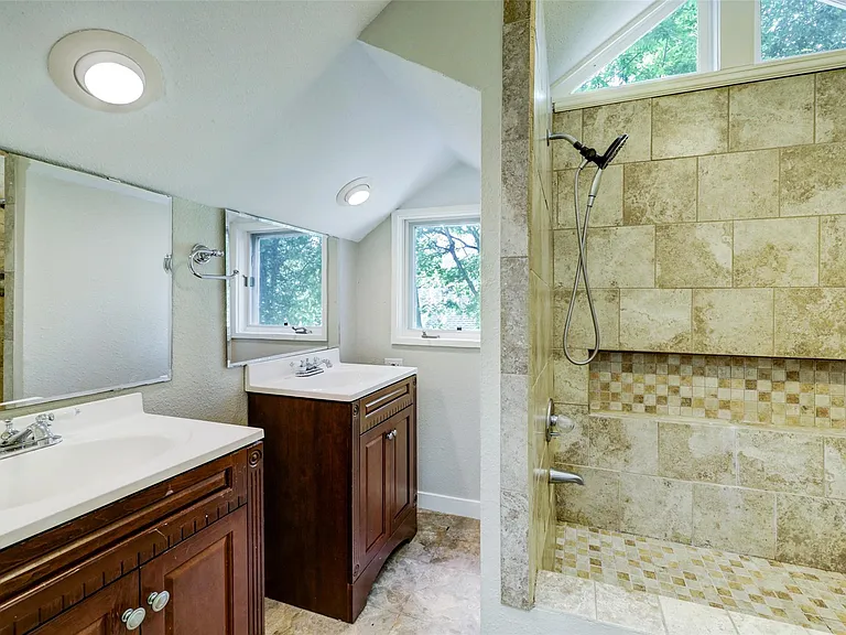 713 Sue Barnett Dr — Photo 22