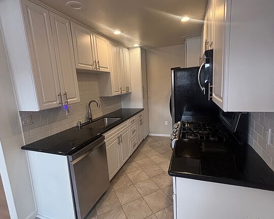 5th image of 1914 Corinth Ave APT 106