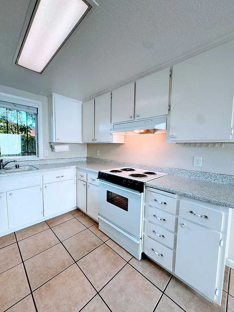 Adorable 2 bedroom 1 Bath Unit for Rent — Photo 2