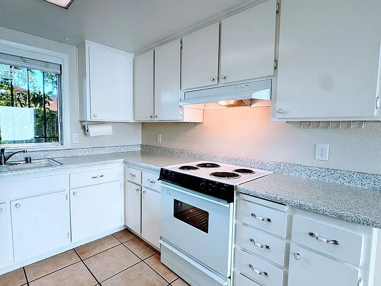 10453 Sierra Crest Dr — Photo 2