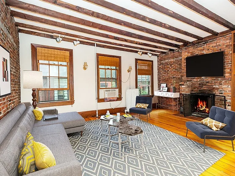 31 Myrtle St #4 — Photo 1