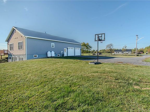 3rd image of 20892 Strickland Rd