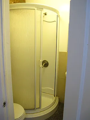 Rented by Zone Corp | media 33