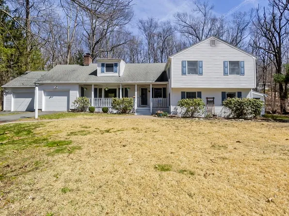 11 Old Coach Cir, Hampden, MA 01036