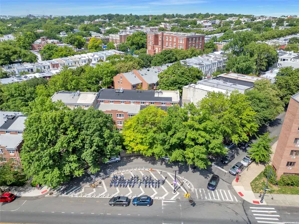 111 Prospect Park SW #8, Brooklyn, NY 11218