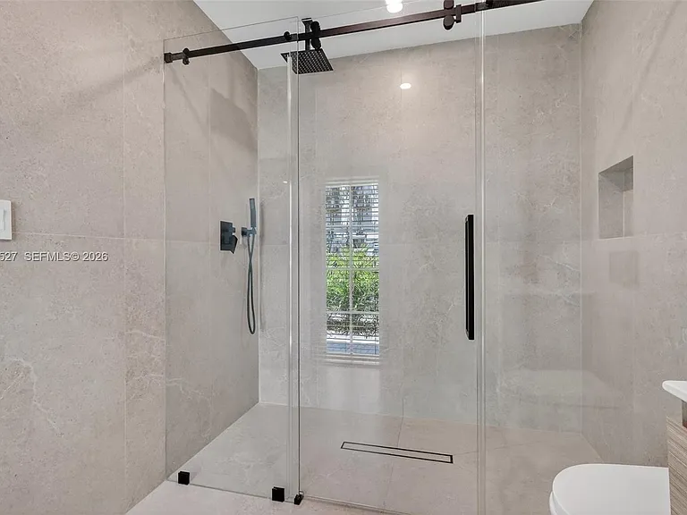 607 Layne Blvd — Photo 33