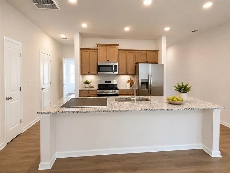 508 Hayes Ln — Photo 2