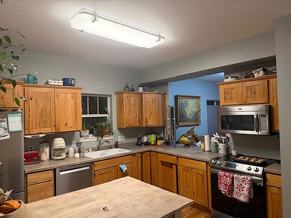 3rd image of 2130 S 6th St W #6
