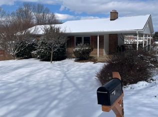 682 Gloria Pl, Staunton, VA 24401