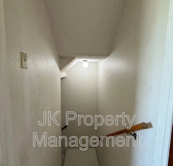 919 1st Ave SW #2 — Photo 26