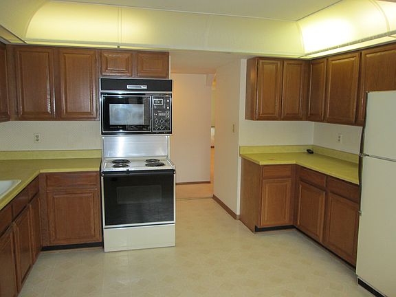 4th image of 6575 N Green Bay Ave Unit 213