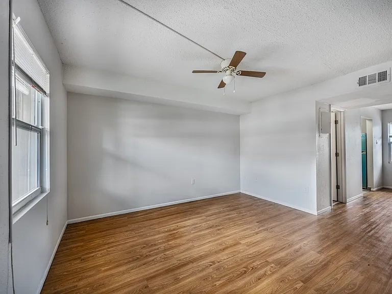 914 SW 8th Ave #11 — Photo 17