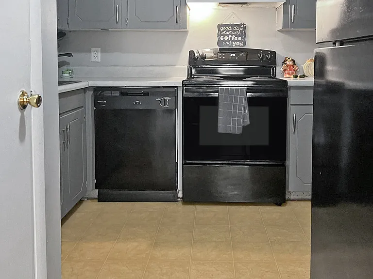 Suncrest Apartments — Photo 3