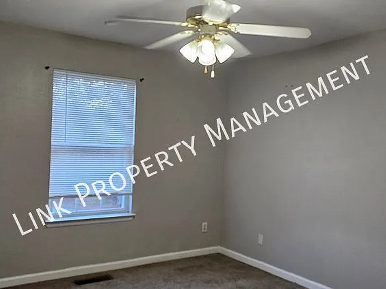 1106 Carline Rd — Photo 4
