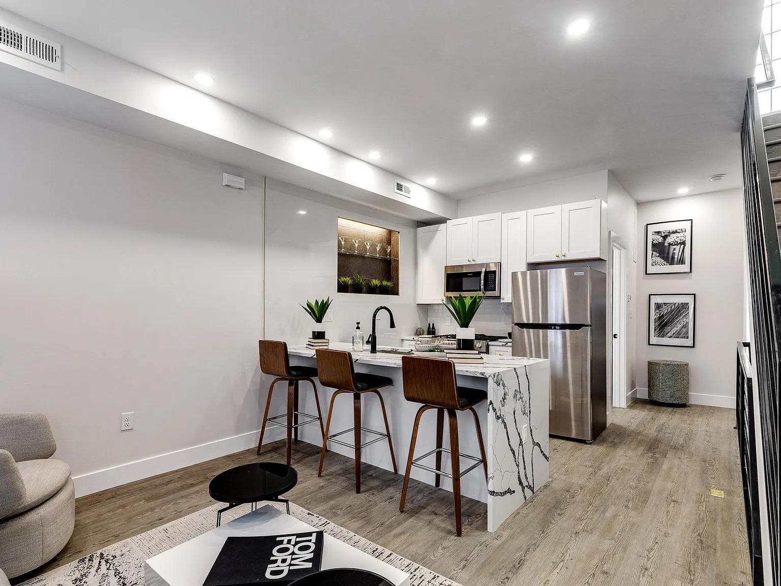 2 bed, 1200 sqft, $1,600 — Photo 2