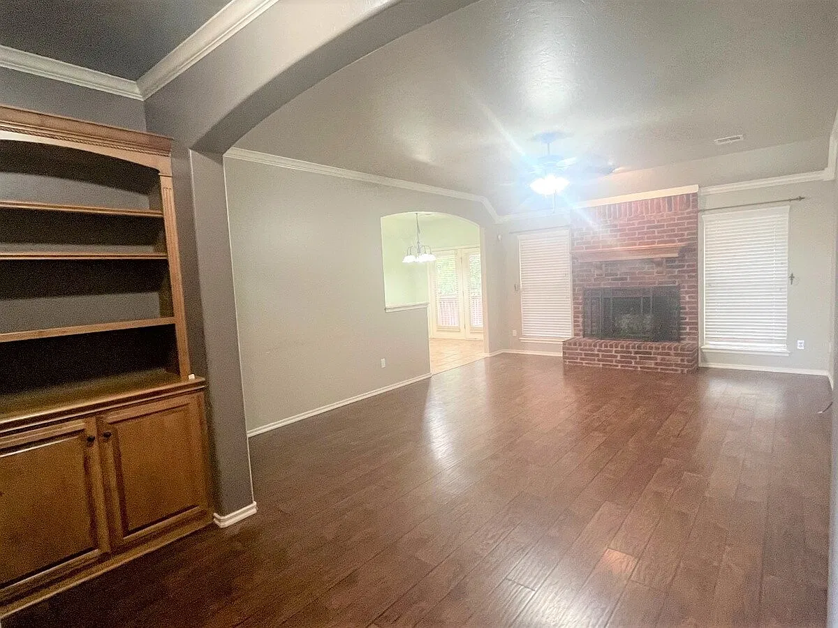 3 bed, 2.0 bath, 1750 sqft, $1,800 — Photo 4