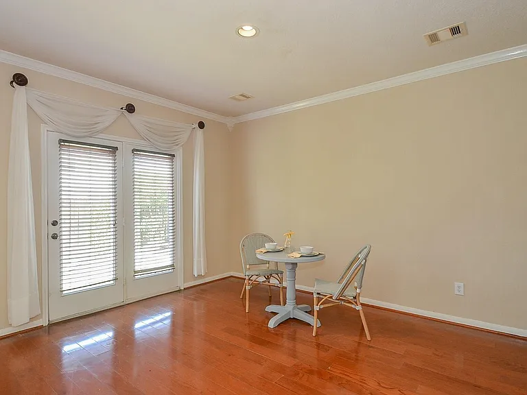 2410 Crossmill Ln — Photo 11