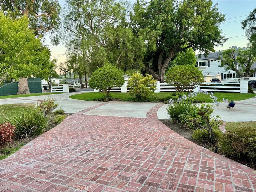 3 bed, 2136 sqft, $8,000 — Photo 2
