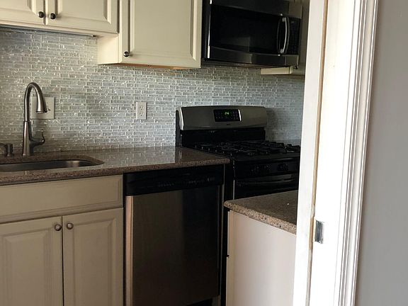 2nd image of 4242 E West Hwy #511