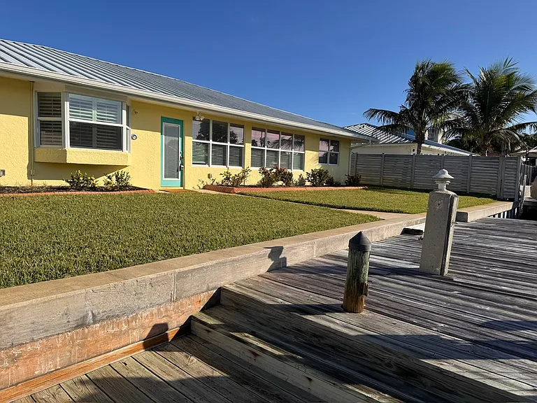 211 Marina Dr — Photo 15