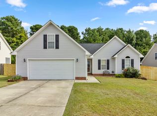 530 Sunpointe Dr, Hope Mills, NC 28348