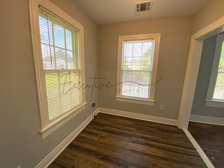 633 Enterprise Blvd — Photo 10
