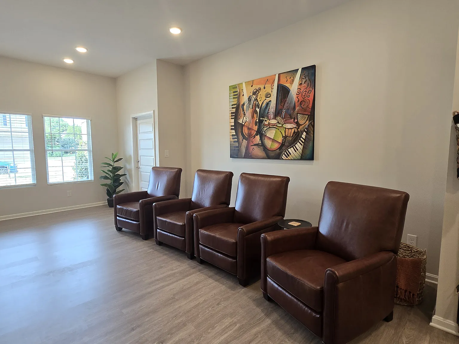 1 bed, 100 sqft, $1,285 — Photo 3