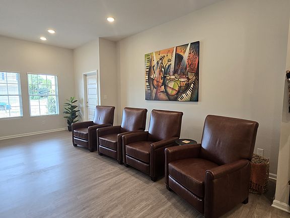 4th image of 429 Long Branch Ln