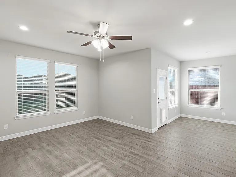 14525 Delphinus Dr — Photo 14