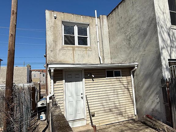 3rd image of 406 Cherry St