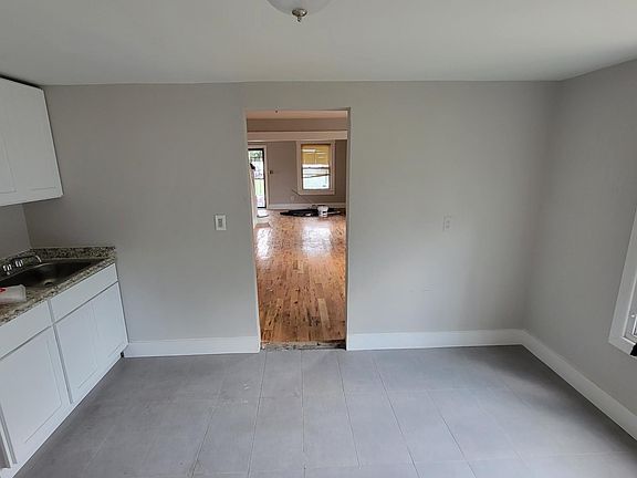 3rd image of 457 S Logan Ave