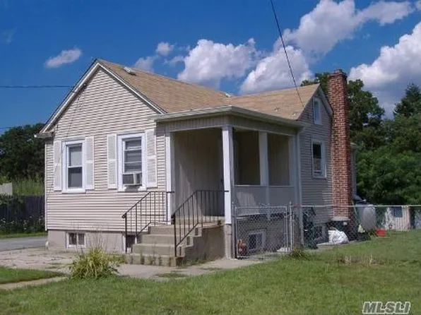 1034 Park Ave, Huntington, NY 11743