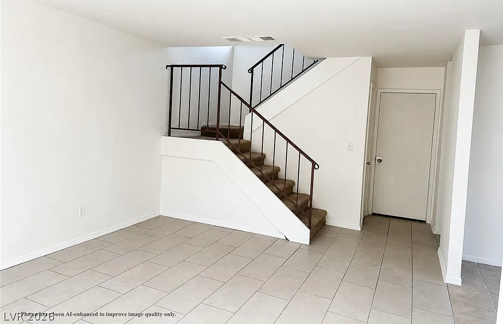 2 bed, 1.5 bath, 1048 sqft, $1,295 — Photo 3