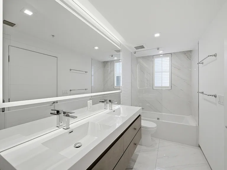 714 NE 14th Ave #102 — Photo 17