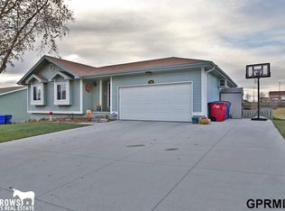 7001 Hill Crest Ln, La Vista, NE 68128